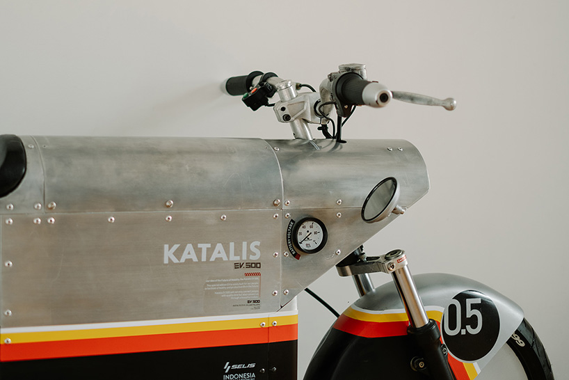 the katalis EV.500 electric motorcycle takes cues from a WWII fighter aircraft