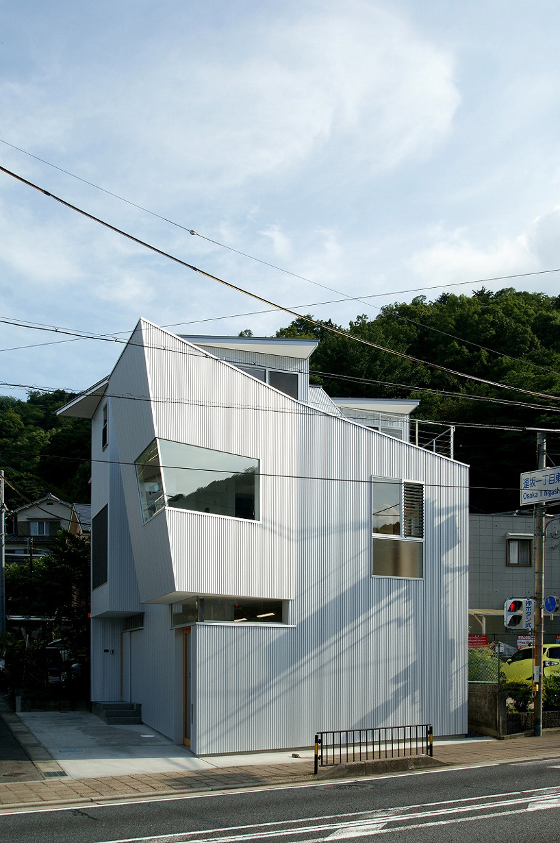 kensaku tohmoto architects combines house with gallery in otsu, japan