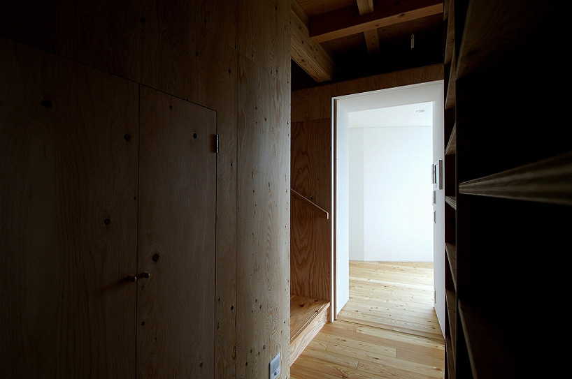 kensaku tohmoto architects combines house with gallery in otsu, japan