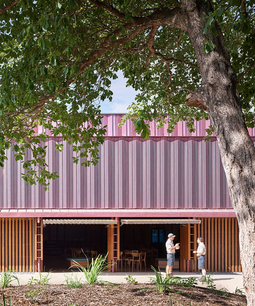 KIRK architects uses glulam timber to build 'mon repos turtle centre' in queensland