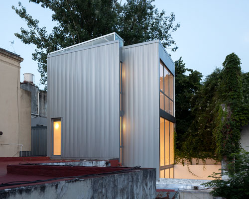 kohan ratto renovates a vertical micro house in buenos aires with plant-filled courtyard
