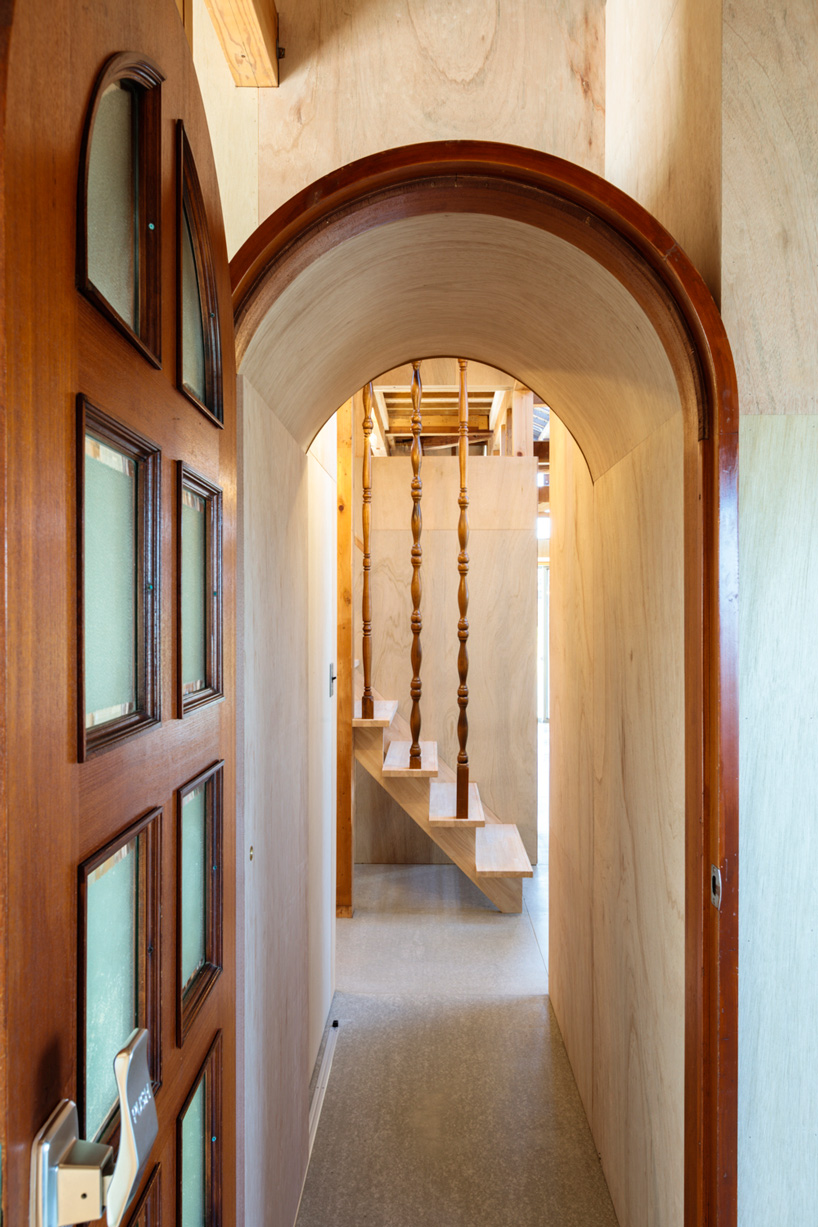 maki yoshimura adds lifted volume to 'house in nishisakabe' renovation in japan