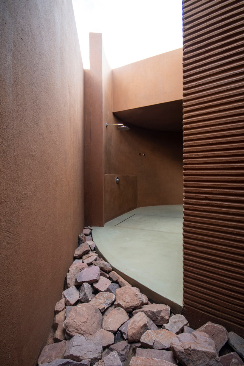 slee & co. architects' red earth game lodge emerges from the namibian landscape