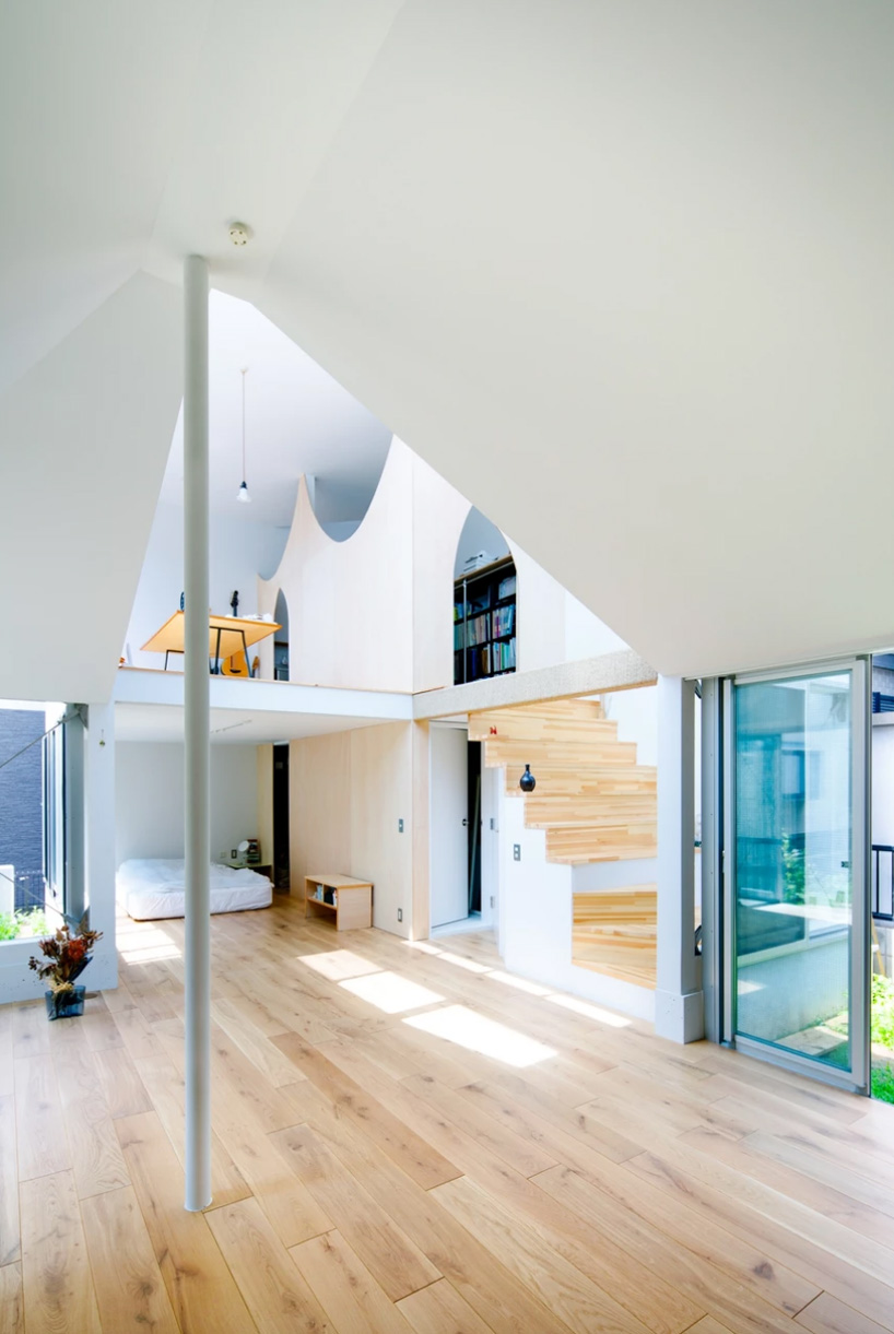steam architect and associates completes house in tokyo with bright, free-flowing interior