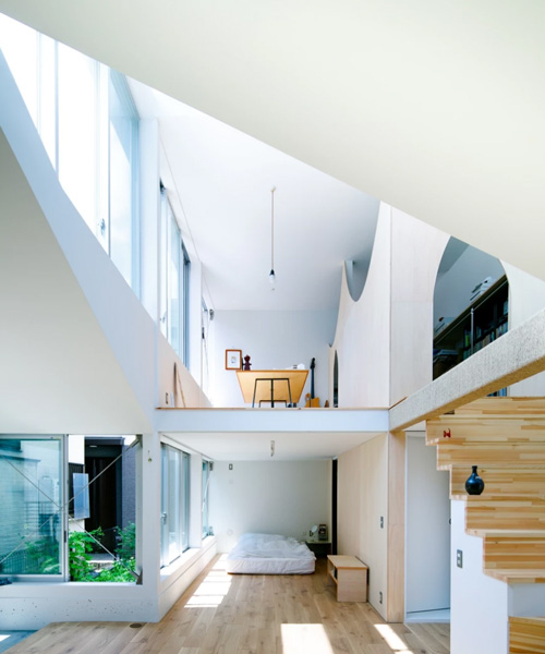 steam architect and associates completes house in tokyo with bright, free-flowing interior