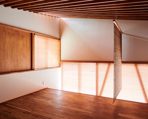 studio tawaraya completes house with gently curved wooden ceiling in tokyo