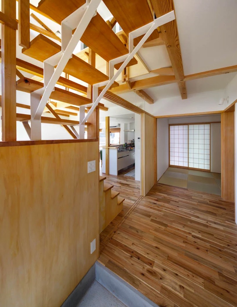 studio tawaraya connects wooden 'house in tanmachi' with its surroundings in japan
