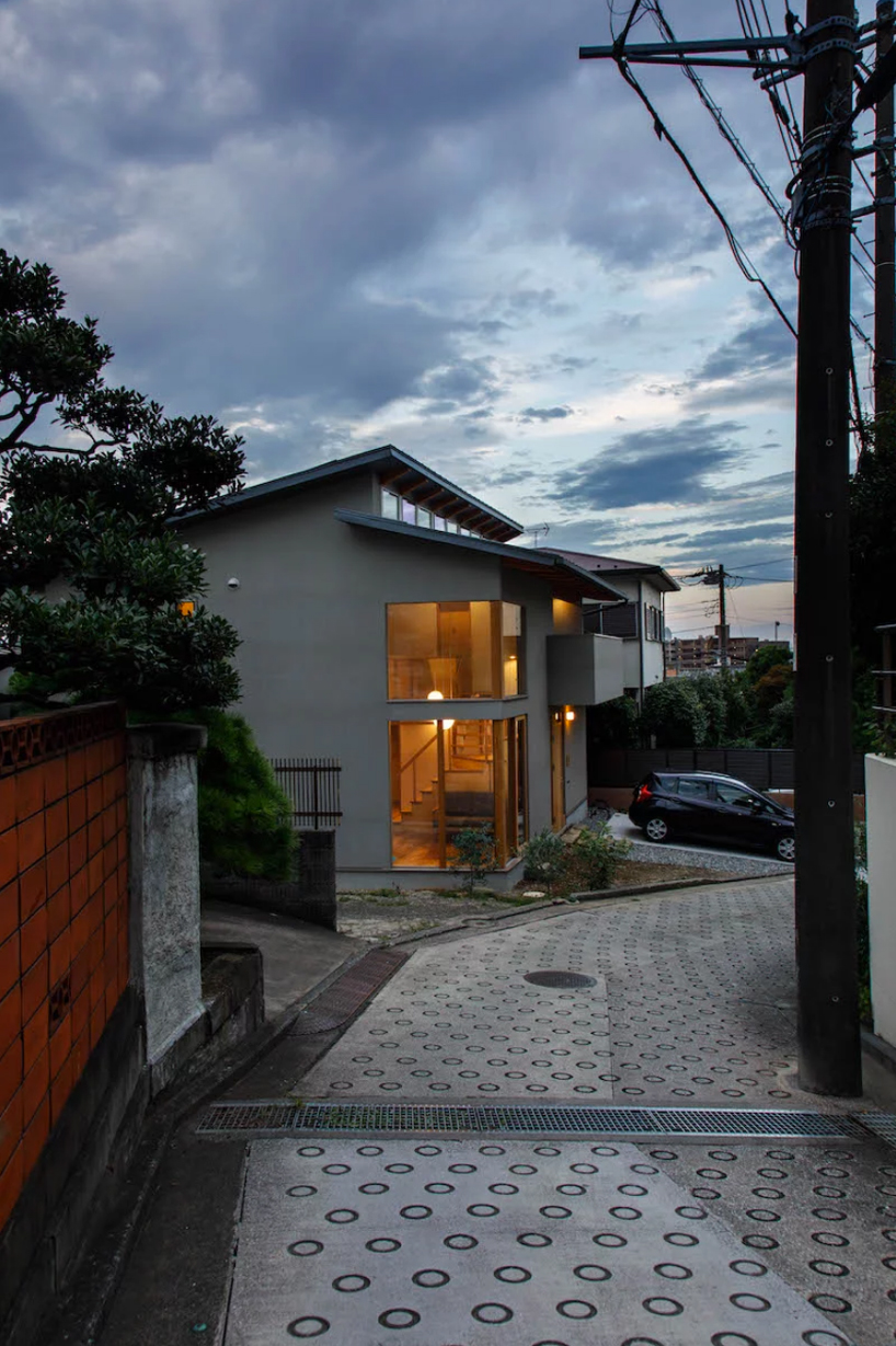 studio tawaraya connects wooden 'house in tanmachi' with its surroundings in japan