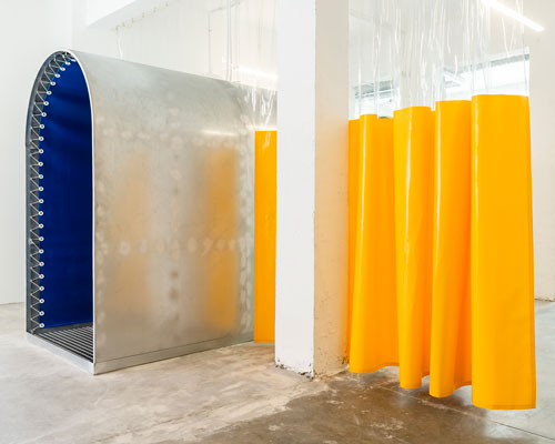 taller de casqueria converts an industrial space into an artist's workshop in madrid