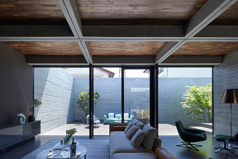 apollo architects builds 'ortho' residence in japan with massive offset concrete volumes