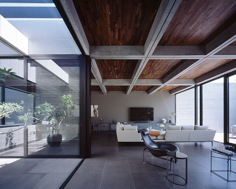 apollo architects builds 'ortho' residence in japan with massive offset concrete volumes