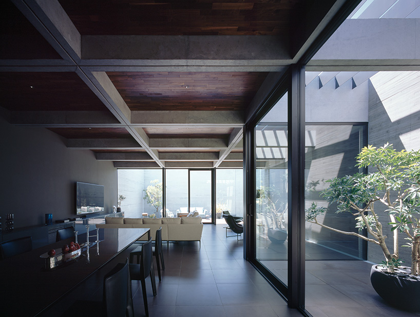 apollo architects builds 'ortho' residence in japan with massive offset concrete volumes