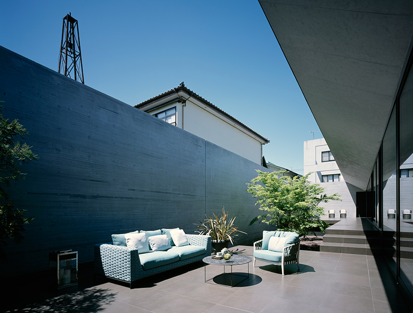 apollo architects builds 'ortho' residence in japan with massive offset concrete volumes