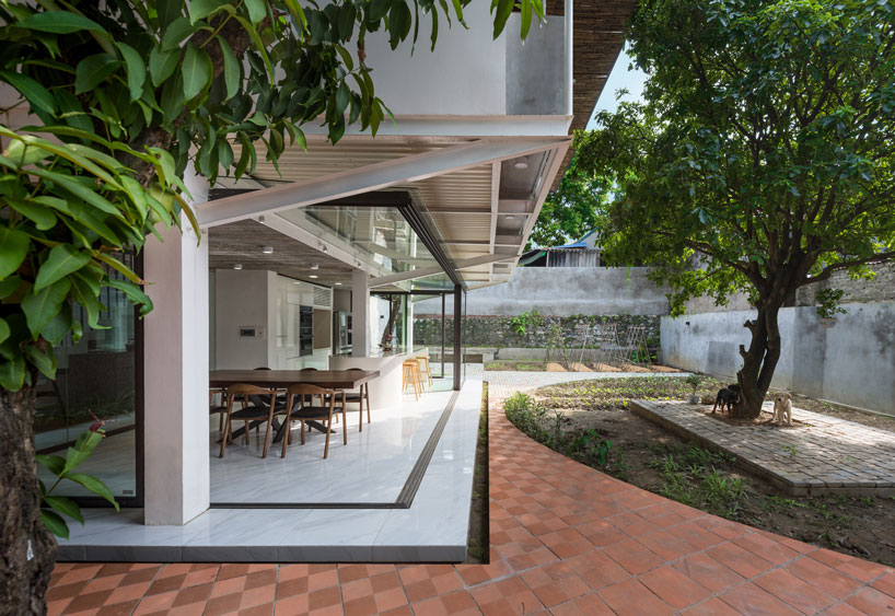 AD+studio builds the 'stacking-roof-house' for a young couple in vietnam