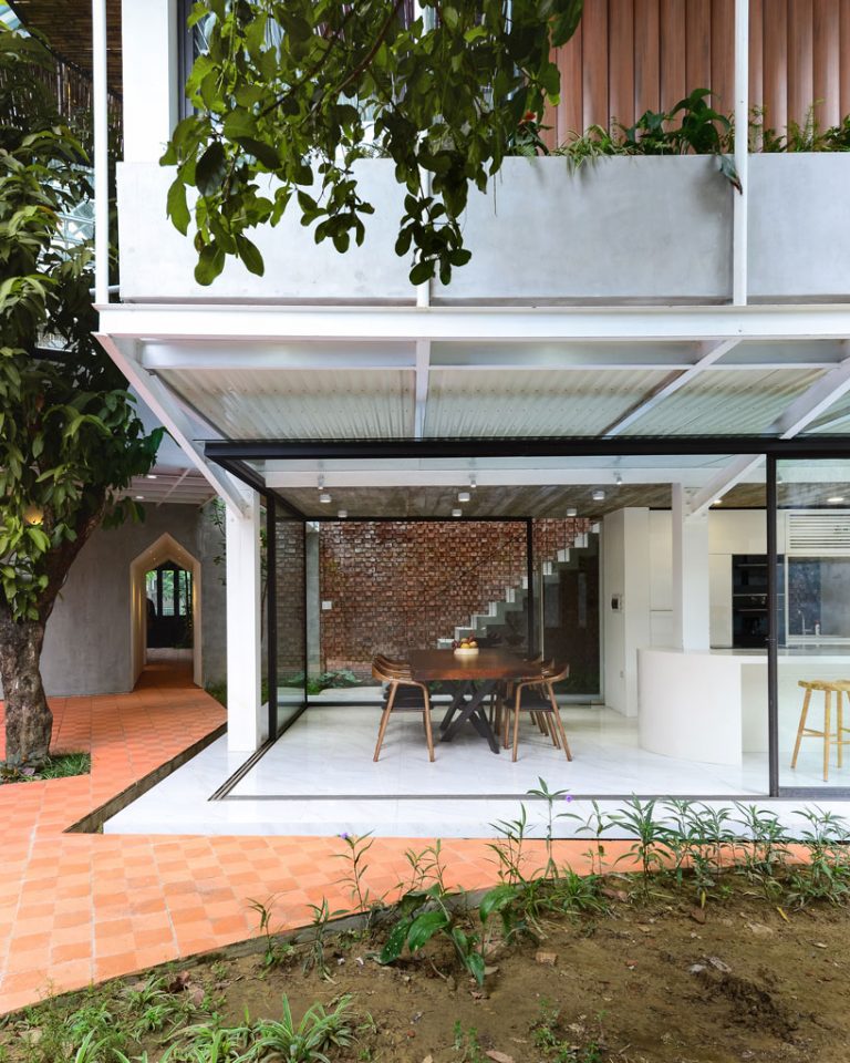 AD+studio builds the 'stacking-roof-house' for a young couple in vietnam