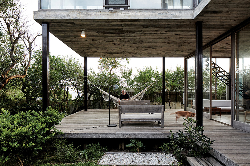 alejandro sticotti's 'la pedrera' holiday home in uruguay takes in views of the atlantic ocean