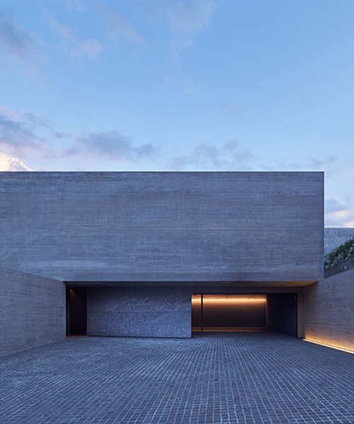 apollo architects builds 'ortho' residence in japan with massive offset concrete volumes