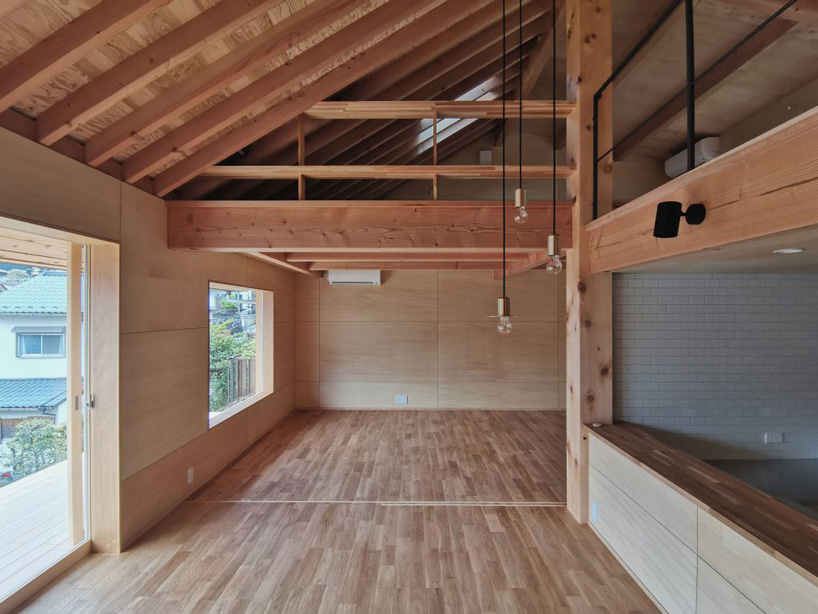 atelier thu splits japanese wooden house between two different terrain levels