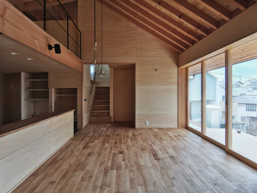 atelier thu splits japanese wooden house between two different terrain levels