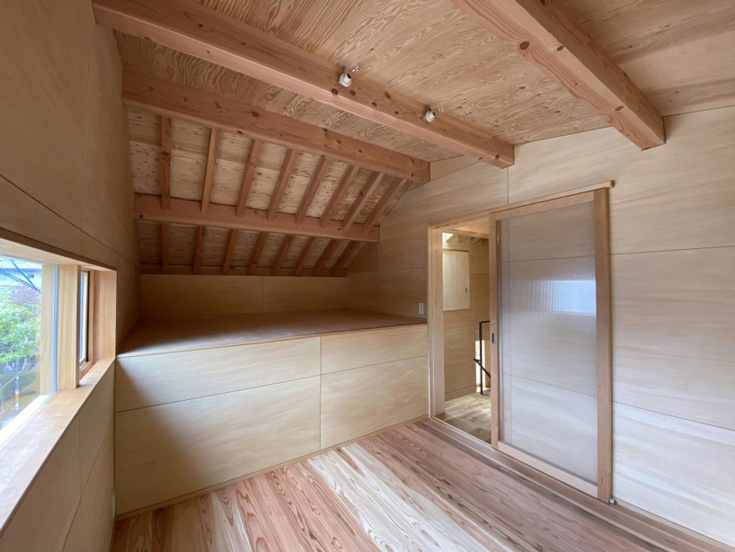 atelier thu splits japanese wooden house between two different terrain levels