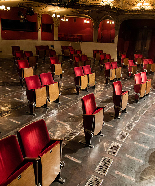 berliner ensemble removes seats from theater to guarantee social distancing