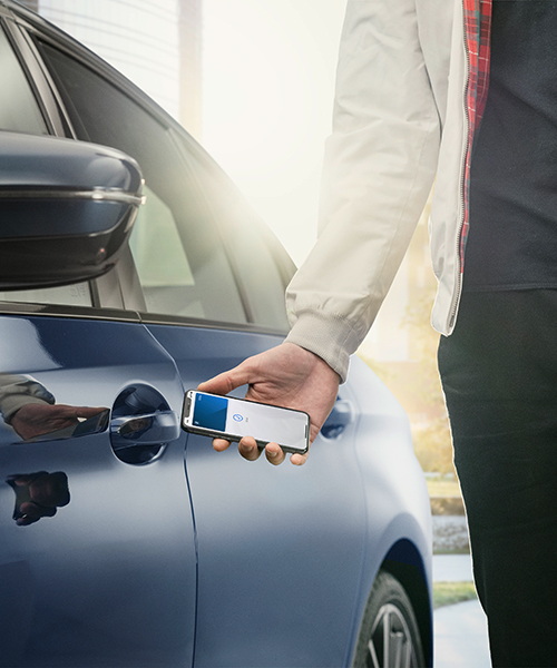 wirelessly unlock your BMW car with apple iphone's CarKey