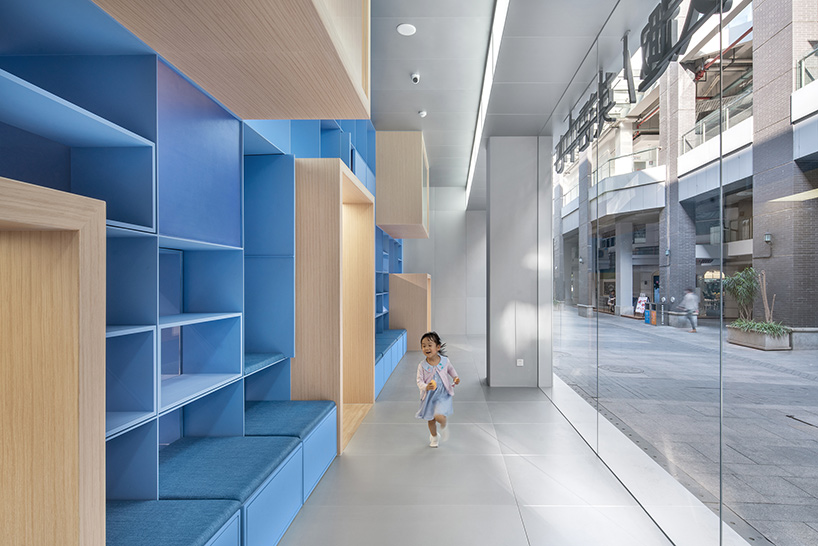 crossboundaries organizes Qkids education space in china around a 'blue spine'