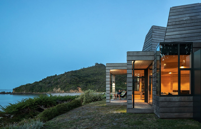 crosson architects tops new zealand house with strategically placed light-wells