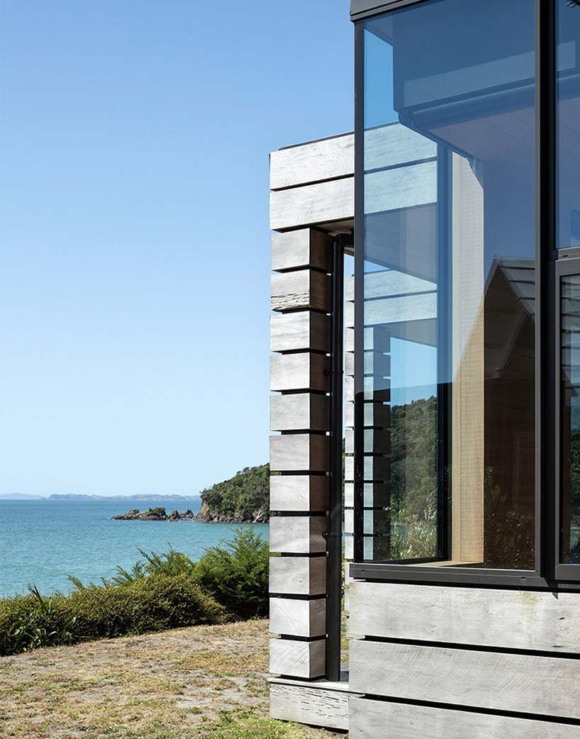 crosson architects tops new zealand house with strategically placed light-wells