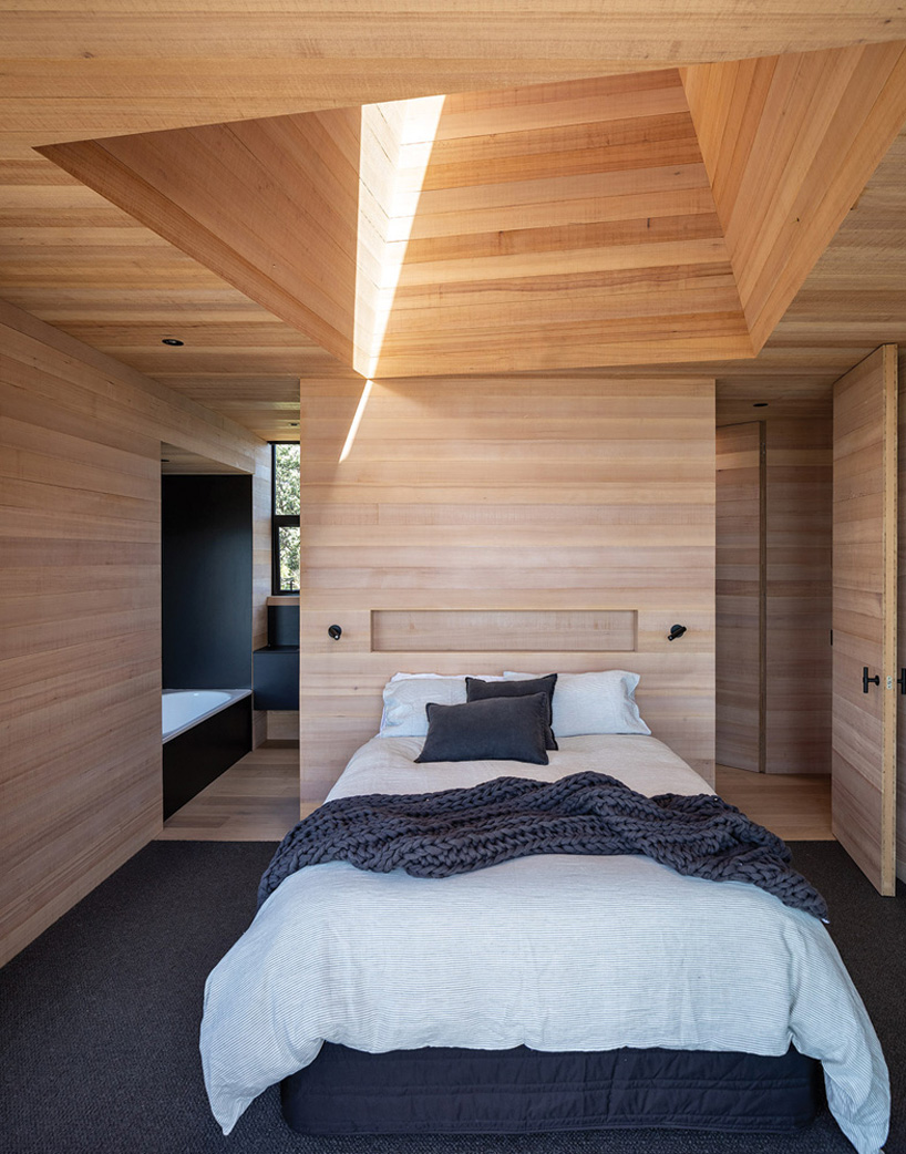 crosson architects tops new zealand house with strategically placed light-wells