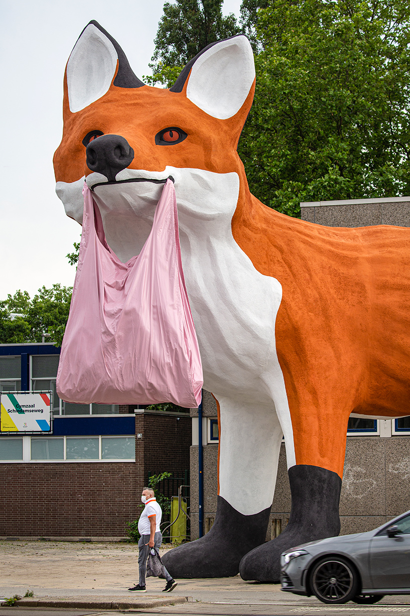 Dutch Artist Creates Gigantic Fox Sculpture in Netherland City ...