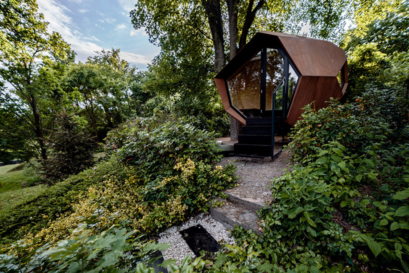 hello wood workstation cabin