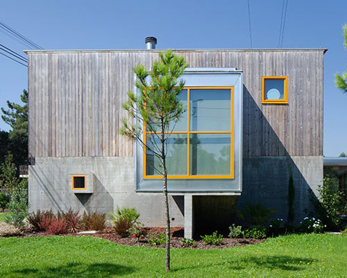 ATELIERDACOSTA curates timber + concrete with 'casa de férias' holiday home in portugal