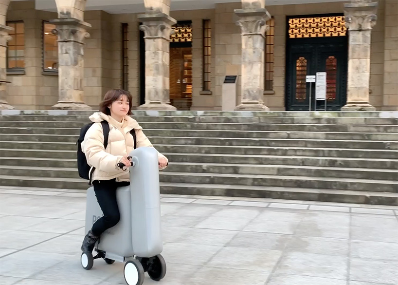 poimo, an inflatable electric scooter that fits inside your backpack