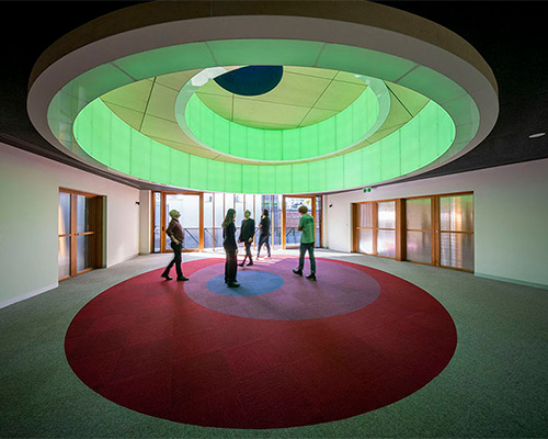quakers center in melbourne features shifting circular worship space with skylight