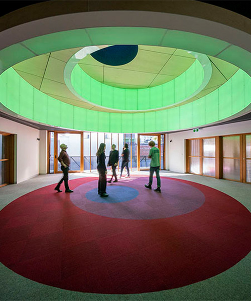 quakers center in melbourne features shifting circular worship space with skylight