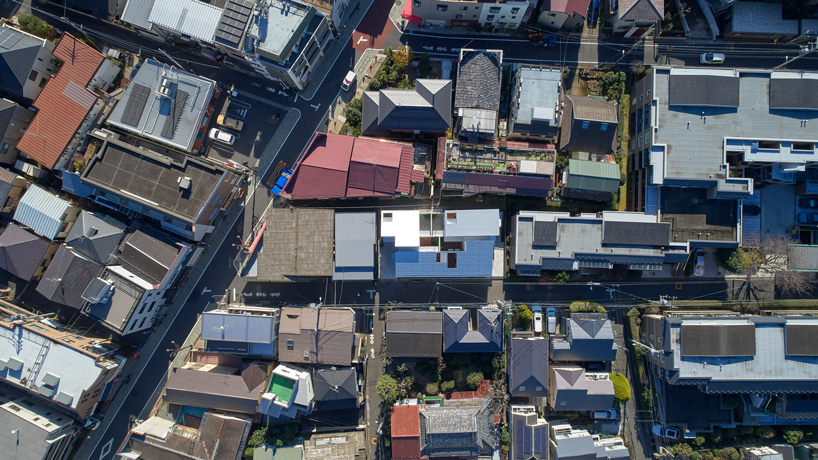 wipe builds secluded 'skyterrace' house in a dense tokyo neighborhood