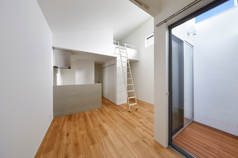 wipe builds secluded 'skyterrace' house in a dense tokyo neighborhood