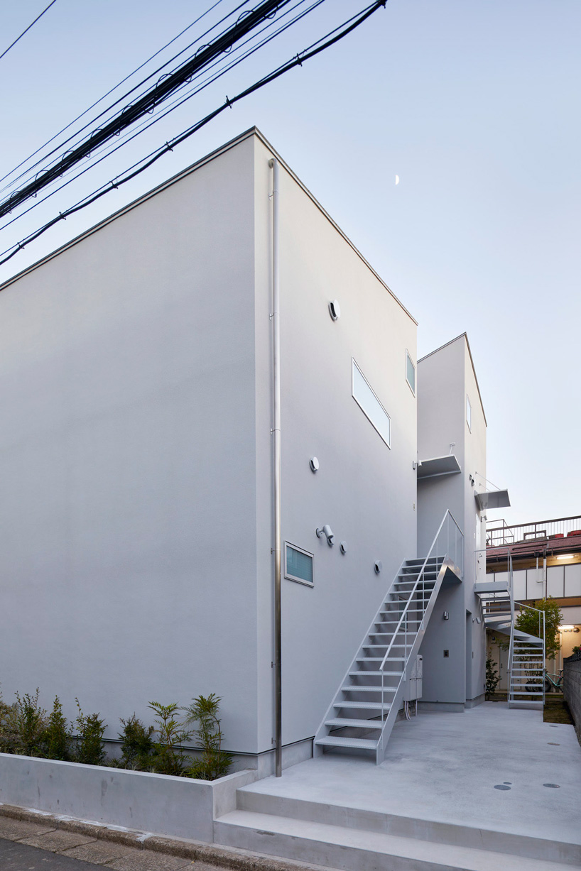 wipe builds secluded 'skyterrace' house in a dense tokyo neighborhood