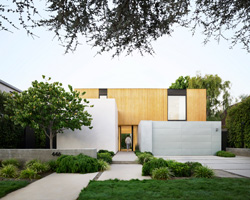 stradella residence by EYRC overlooks stone canyon reservoir in bel air ...