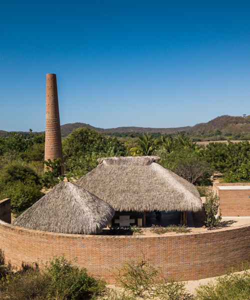 álvaro siza's clay pavilion at casa wabi hosts workshops beneath its thatched roof