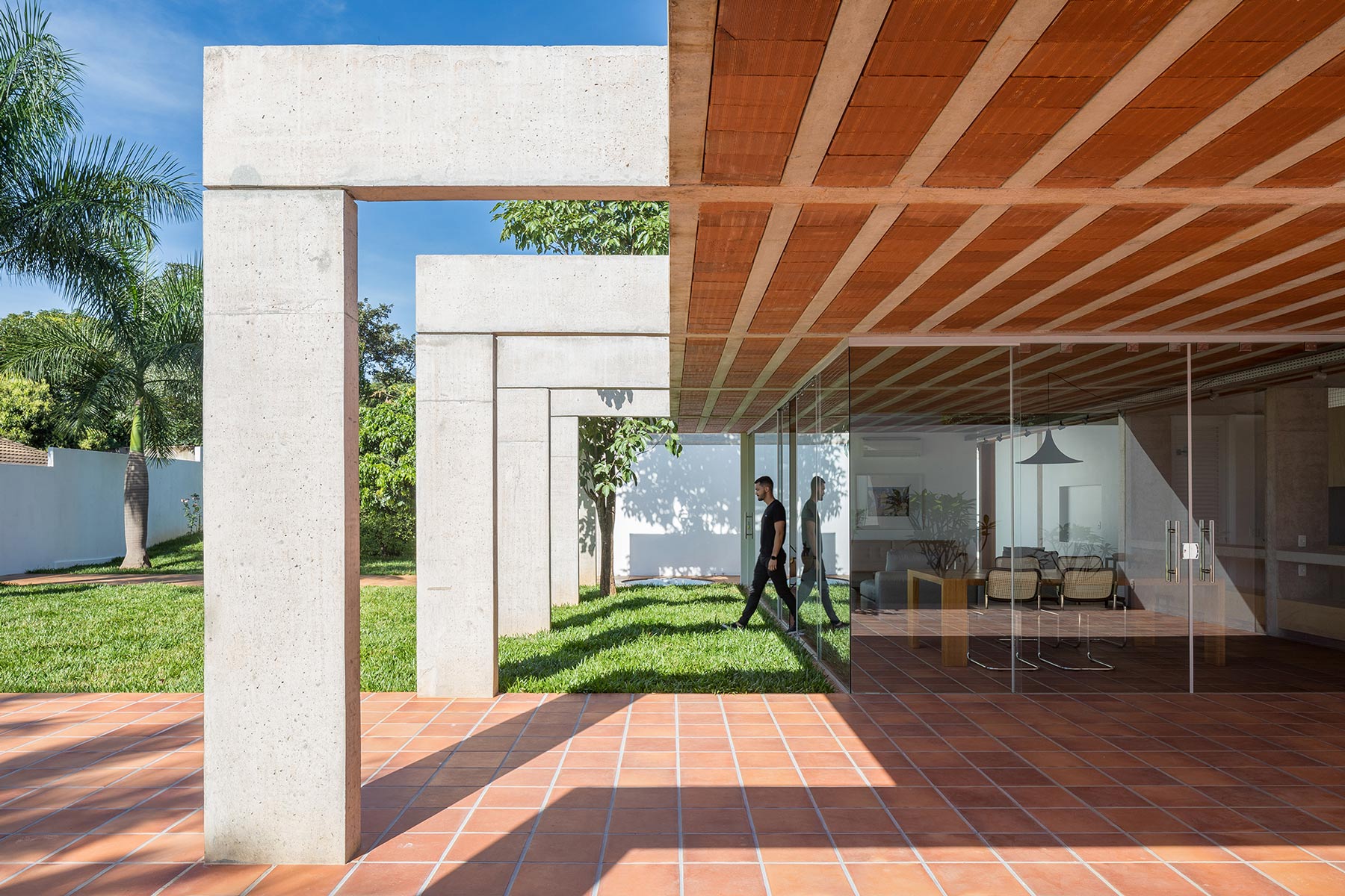 bloco-arquitetos-portico-house-brasilia-brazil-designboom-1800b