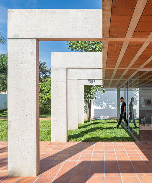 experimental brasília residence by bloco arquitetos comprises ten concrete porticoes