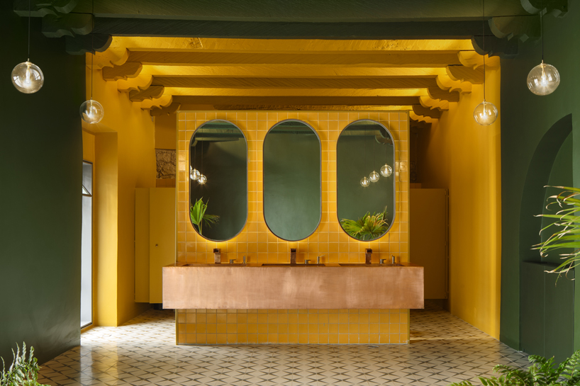 daniela bucio sistos applies rich colors to santomate restaurant in mexico designboom