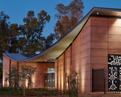kaunitz yeung architecture uses rammed earth for aboriginal health clinic in western australia