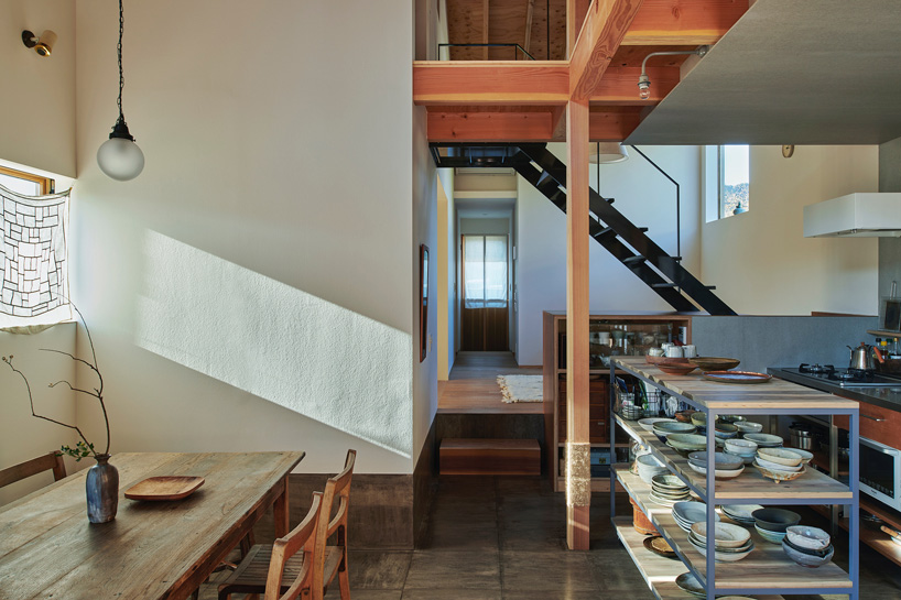 kitorepe architects combines house + ceramic gallery under a long gable roof in arita, japan