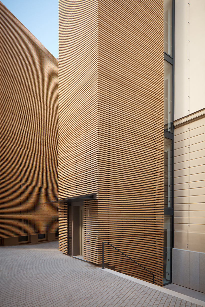 qarta architektura completes triangular VŠPJ lecture hall in historic czech republic