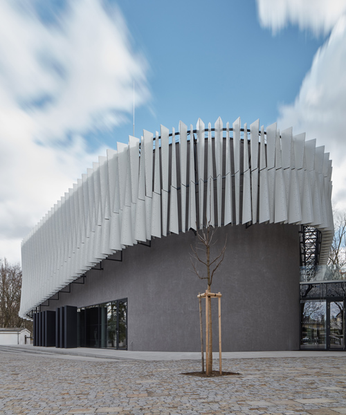 qarta architektura completes triangular VŠPJ lecture hall in historic czech republic