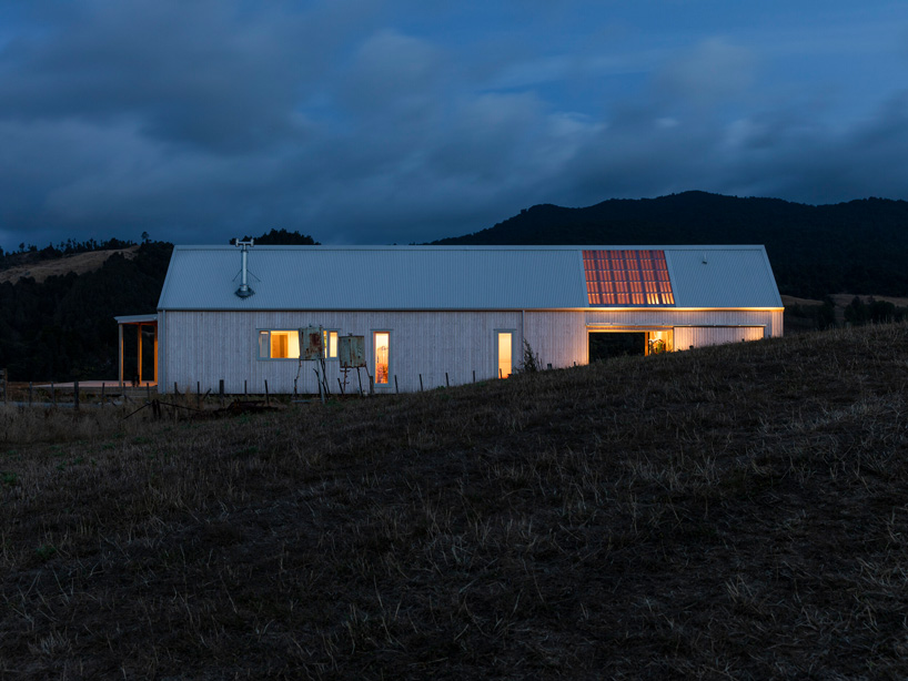 MAKE architects assembles prefab house in new zealand in only four days