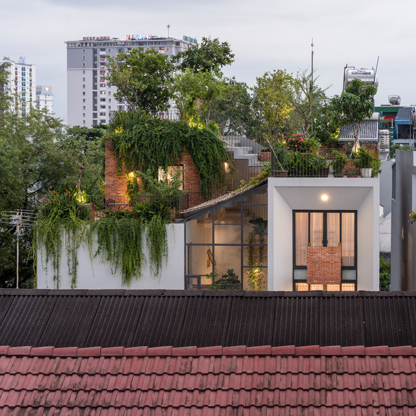 Mda Architecture Tops House In Vietnam With Lush Roof Park